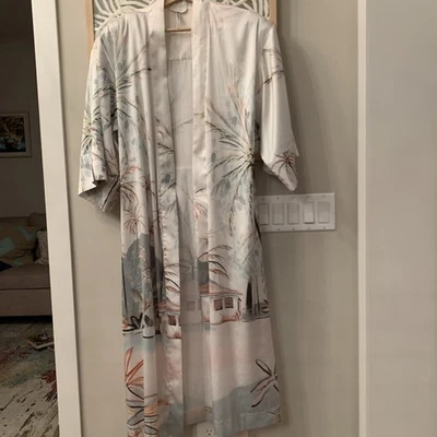 SOMA Bata Larga Satén Multicolor Suave Mujer’s Kimono, Bolsillos  Foto 1 de 4