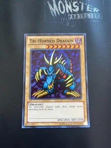 YUGIOH DREIHÖRNIGER DRACHE SUPER RARE LCYW-DE157 GEMISCHTE AUFLAGEN - Bild 1 von 2