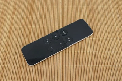 APPLE Siri Remote A1513 für TV + original FERNBEDIENUNG Remote Control + Geprüft - Bild 1 von 3