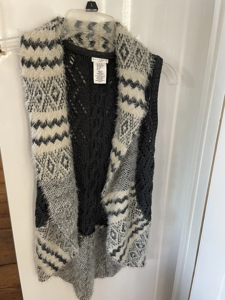 Max Studio Kids Gray/White Fuzzy Cable Knit Sleeveless Shrug Vest S 7-8 NWT - Image 1 of 4