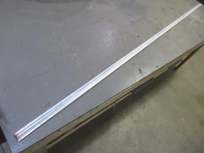 1975 Ford F150 250 caixa longa acabamento exterior moldura tira peça 88 1/8 polegadas de comprimento - Imagem 1 de 4