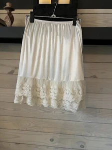 Mezza slip vintage melodia bianco raso con doppio pizzo arricciacapelli taglia small - Foto 1 di 9