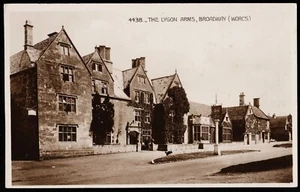 Lygon Arms Broadway Worcestershire J. Salmon Postcard - Picture 1 of 2