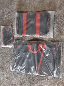 NUOVO, MAI APERTO. Set da viaggio vintage Benson & Hedges 3 pezzi. Vedi Desc. - Foto 1 di 3