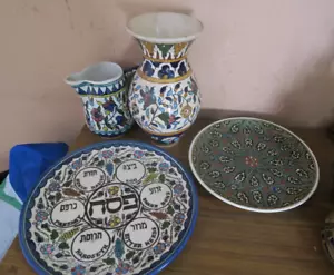Lot @ 4 handgefertigte handbemalte armenische Keramik Seder Teller Vase Israel Jerusalem - Bild 1 von 15