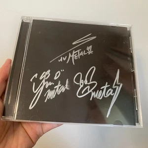 Pre-owned BABYMETAL Autographed ALBUM Live At Budokan Black Night J-POP 2015 - Picture 1 of 2