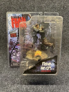 Cinema of Fear Friday the 13th Part 6 Jason Lives Figura Diorama Voorhees Mezco - Imagen 1 de 6