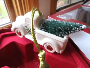 LENOX HOLIDAY TRUCK WITH TREE ORNAMENT NIB 3.9" VTG WHITE TRUCK FROSTED TREE $80 - Picture 1 of 9
