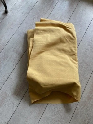 tissu vintage  ameublement jaune or a motif "tiret"  1,50 m x 3,50 m ideal siege - Photo 1/4