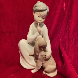 Dieb - Junge Hushing Hund Figur #4522 Neuwertig! - Bild 1 von 4