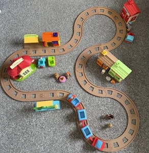 ELC Happyland Magic Motion Set binari ferroviari e edifici/pacchetto figure - Foto 1 di 16