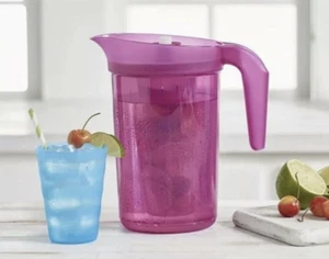 Jarra infusora Tupperware 2 qt impresiones botón pulsador tapa púrpura nueva - Imagen 1 de 4