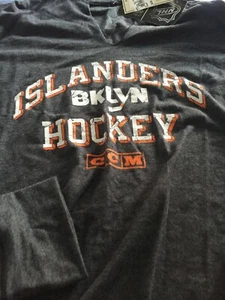 WOMENS BKLYN NY NEW YORK ISLANDERS CCM LONG SLEEVE HOODED SHIRT SMALL S NWT - Picture 1 of 3