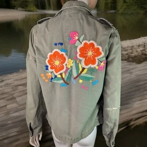 Women's Lucky Brand Unique Shirt Jacket Green Embroidered Flowers On Back SZ M - Picture 1 of 16