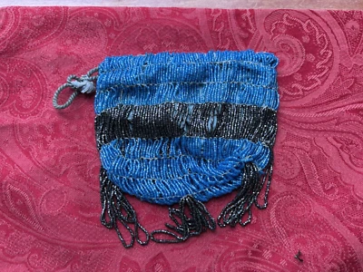 Cartera Art Deco azul y negra hecha a mano con cordón con cuentas, solapa antigua Foto 1 de 3