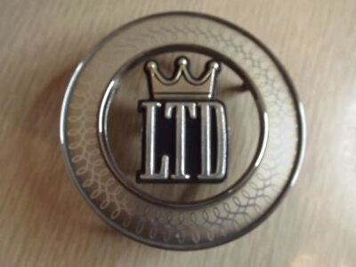 Emblema de techo Ford LTD 1965 insignia adorno 289 352 390 65 trasero rápido techo rígido sedán Foto 1 de 4