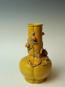 Chinese yellow glazed pomegranate vase - Picture 1 of 5