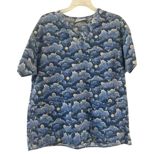 Blusa Médica Uniform City Mujer Pequeña Azul Lunas Nubes Manga Corta - Imagen 1 de 9