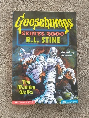 The Mummy Walks by R. L. Stine Goosebumps Series 2000.  1st printing 1999. Nice! Foto 1 de 4