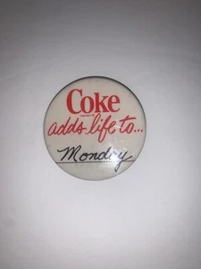 Spilla vintage Coca Cola aggiunge vita al lunedì 2-1/4" - Foto 1 di 3