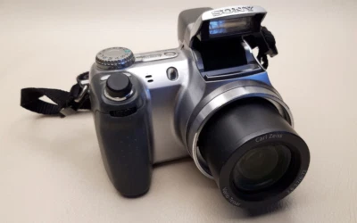 Sony Cyber-shot DSC-H2 6,0 megapixel fotocamera digitale - argento - Immagine 1 di 4