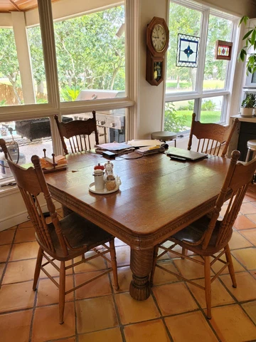 4 Antique 20th Century American Spindle Pressed Back Golden Oak dining Chairs Cover