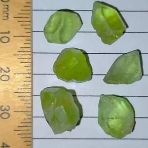 Piedras preciosas de olivino peridoto cristales naturales crudos ásperos paquete Forsterita 35,7 quilates - Imagen 1 de 6