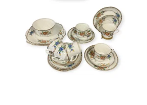 Wellington China (K&A Co.) Part Tea Service – Floral Pattern, c.1930s–40s - Picture 1 of 17