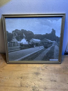 Eisenbahn - Bahnhof Hythe mit Zug, Foto gerahmt, gold, 34 x 28 cm - Bild 1 von 4