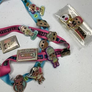 Menge LOL Surprise Sammlerstück Ansteck Rucksack Pins, Schlüsselband und Schuh Charms - Bild 1 von 23