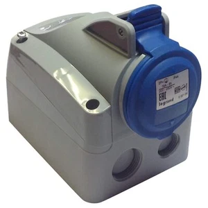 555154 Prise saillie fixe P17 IP44 16A 200V~ à 250V~ 2P+T - Photo 1/3