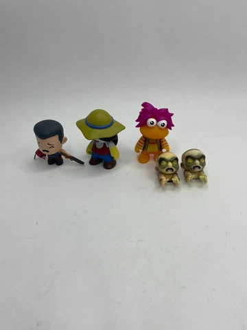 lot of 5 KIDROBOT Vinyl Mini Series Cover
