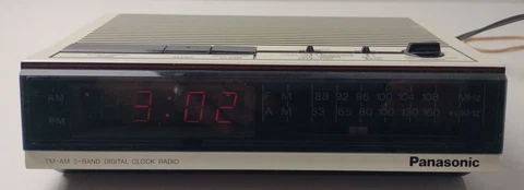 VTG Panasonic RC-6060 White Tabletop FM-AM 2-Band Digital Clock Radio Model VGUC Cover