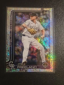 2025 Topps Series 2 Kyle Freeland #407 Sand Glitter - Picture 1 of 2