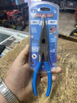 Alicates de nariz larga Channellock 317 de 8 pulgadas con cortador lateral Foto 1 de 2