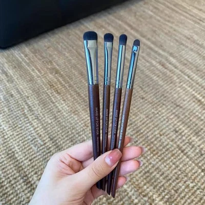 Make Up For Ever 208/210/216/240 Small Precision Shader Straight Brush - Image 1 of 4