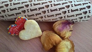 Wooden Rolling Pin Laser Engraved Print - I love you - Pattern Embossing - Picture 1 of 3