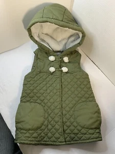Max Studio Kids Green Puffer Vest 4 Snap Size 7/8 With Faux Fur lined Hood - Picture 1 of 8