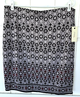 Studio M Women's Size XL Pull On Knit Geometric Skirt 36x23 - Image 1 of 4