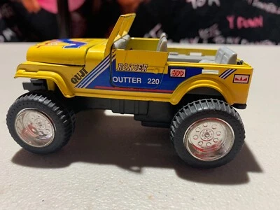 VINTAGE DIE-CAST ROADER OUTTER 220 JEEP TOY YELLOW – PULL & GO FEATUR — 第 1/4 张图片