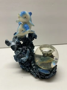 2 Delfine Statue mit Schneekugel L@@K Fische in der Schneekugel - Bild 1 von 5