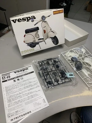 Piaggio VESPA P200 E -  Naked Bike Series 1/12 Kit Da Montare | NUOVO | bianca - Immagine 1 di 4