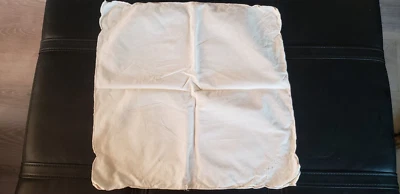 Ten Vintage Ivory Embroidered Napkins 15.5" x 15.5" - Image 1 of 4