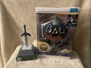 Zelda: BOTW - Hylian Shield Collector's Edition & Paladone Master Sword Light - Picture 1 of 8
