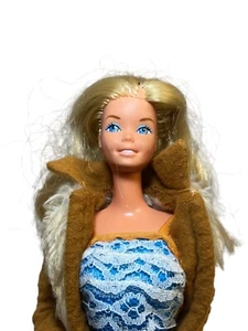 🐞 1977 BLONDE BARBIE DOLL IN BLUE DRESS BROWN WHITE FUR COAT MATTEL SUPERSTAR - Picture 1 of 6