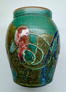ART POTTERY STUDIO CRAFTED 1993 ABSTRACT CIRCLE OF LIFE SIGNED MATTE GREEN VASE - Picture 1 of 6