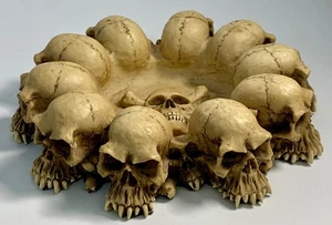 Vintage Summit Collection Totenkopf und gekreuzte Knochen Aschenbecher Schmuck Schale Harz 6" - Bild 1 von 4