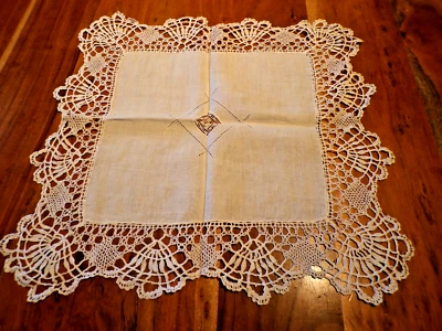 Linge ancien 1 Napperon  lin  blanc avec dentelle et incrustation - Photo 1/4