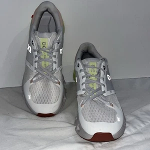 On Cloudflyer 4 Damen-weiß/heu Größe 10 - Bild 1 von 10