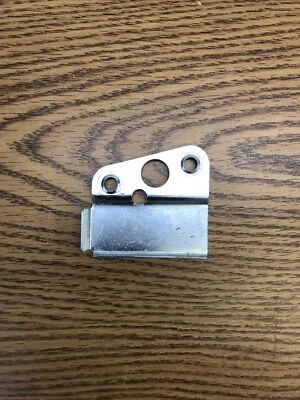 KAWASAKI NINJA 250R EX250 2008-2012, PIEZA DE PROTECTOR DE BLOQUEO DE ASIENTO # 55020-0466 Foto 1 de 4